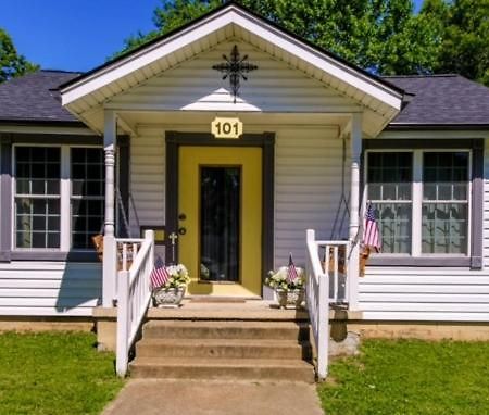 Historic Town Square Bungalow In Heart Of Brighton Atoka Exterior photo